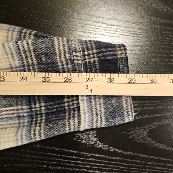 LA MIEL NAVY BLUE & CREAM PLAID CROPPED SHACKET, SZ SMALL - Picture 12 of 13